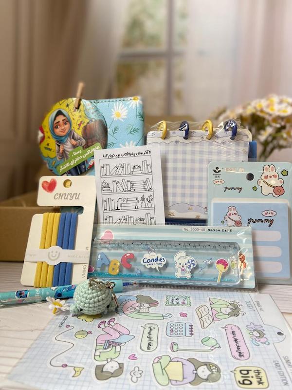   عکس باکس‌های عاطاباکس شامل دفترچه، نوت‌پد، پاک‌کن، آویز کیف و هایلایتر با تم فانتزی و دخترانه برای انواع مناسبت‌ها